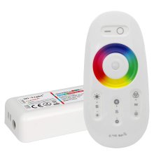RGB-W Steuersystem Kontroller Fernbedienung 2.4GHz Set für LED Streifen FUT027
