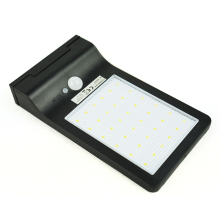 LED Solar Wandleuchte Fassadenleuchte für den Außenbereich mit Bewegungs-Sensor in schwarz | 108 x 190 x 30mm (B. x L. x H.) | 300 Lumen | Kaltweiß (6000 K)