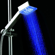 Duschkopf mit LED Beleuchtung mit automatischem Farbwechsler durch Wasserkraft